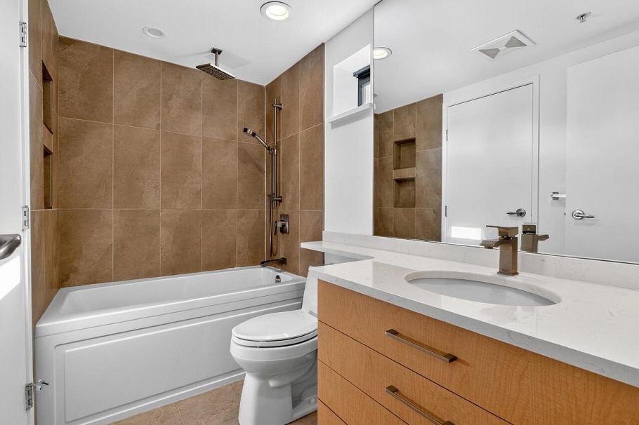 907 124 W 1st Street North Vancouver, BC - 14