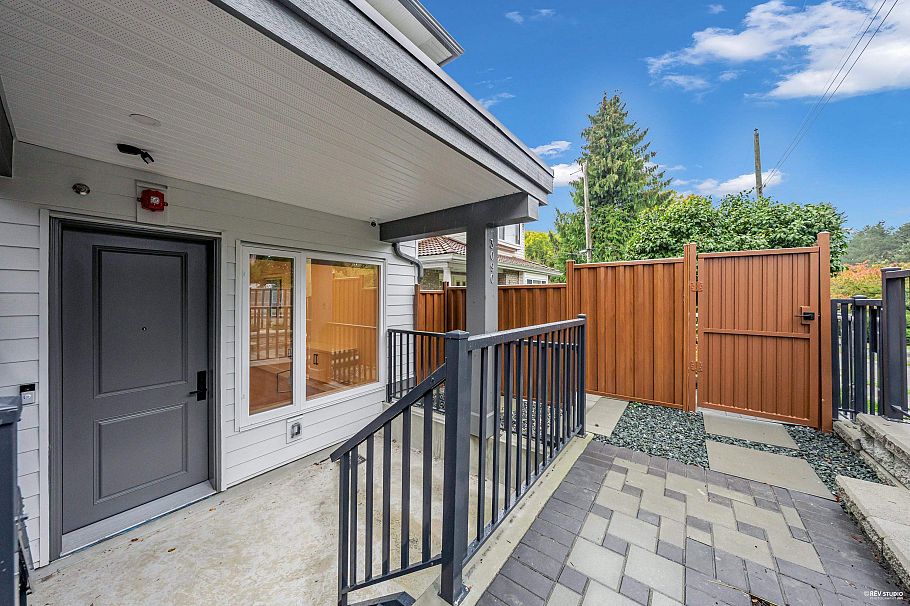 2 3090 Vanness Avenue Vancouver, BC - 21