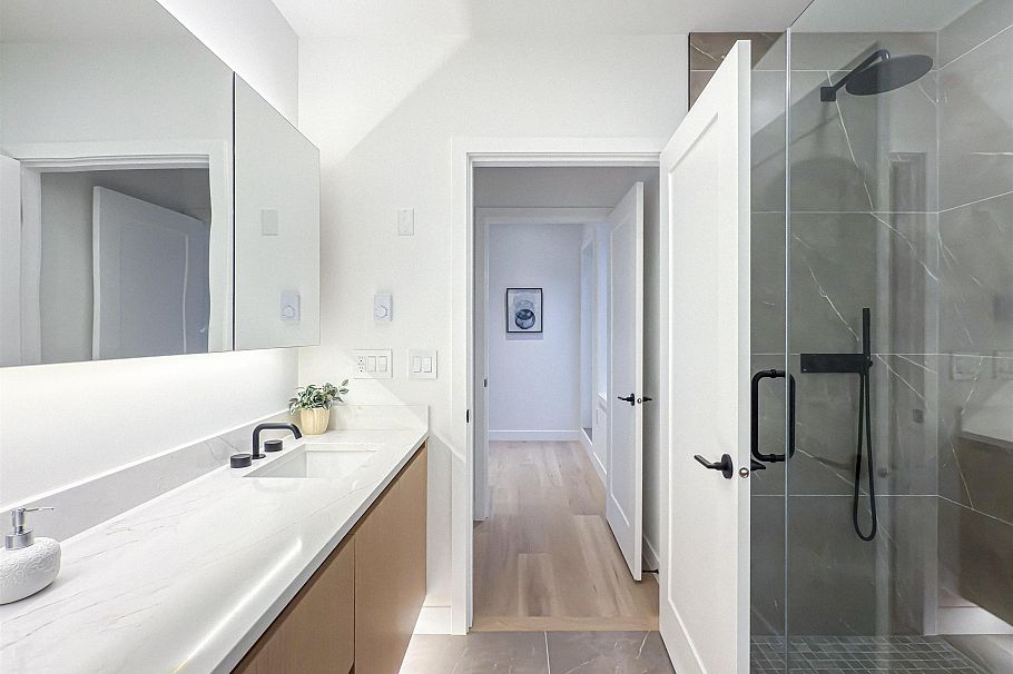 1016 W 52nd Avenue Vancouver, BC - 11