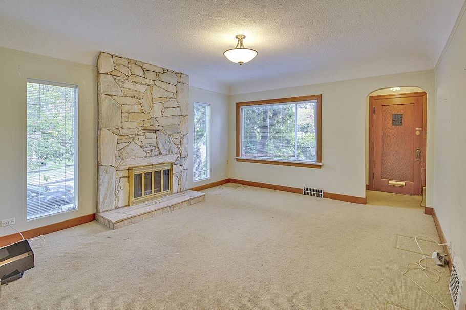 96 W 40th Avenue Vancouver, BC - 2