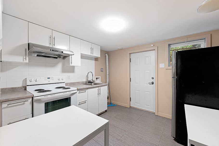 3535 W 47th Avenue Vancouver, BC - 26