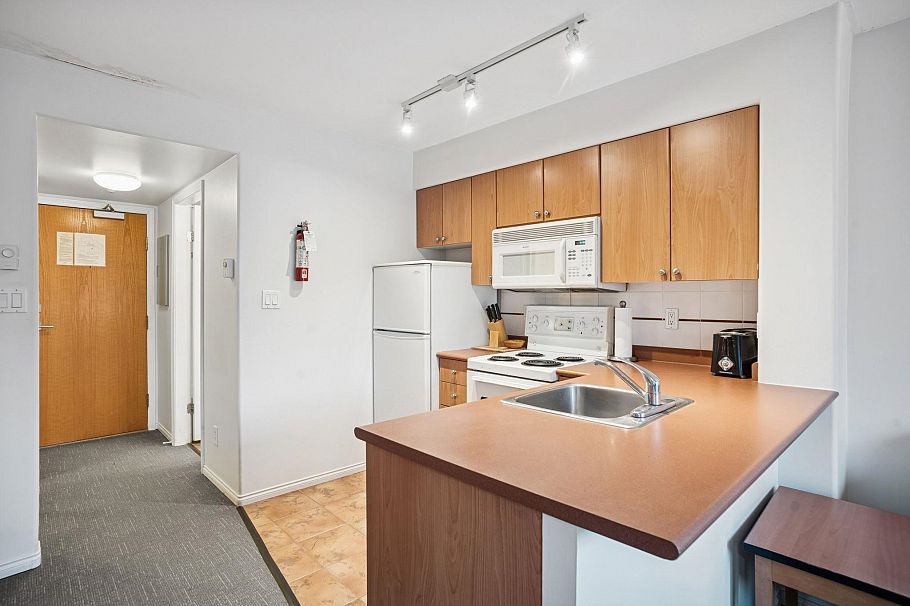 703 910 Beach Avenue Vancouver, BC - 10