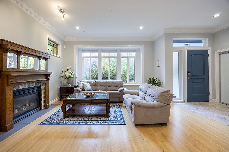 4203 W 14th Avenue Vancouver, BC - 9