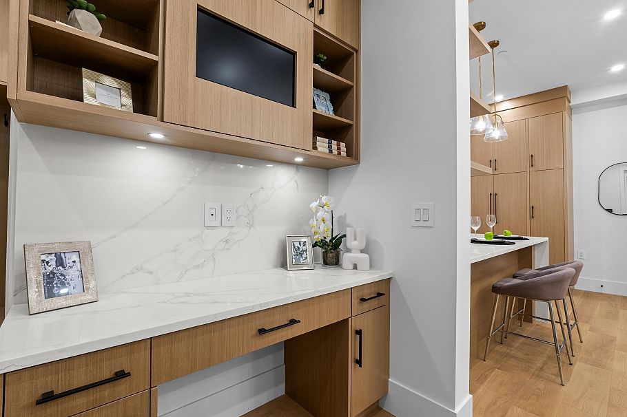 1 1166 E 11th Avenue Vancouver, BC - 16