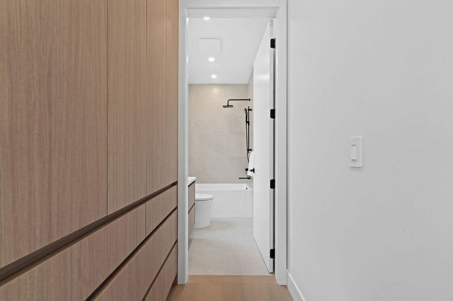 1 3880 W 23rd Avenue Vancouver, BC - 26