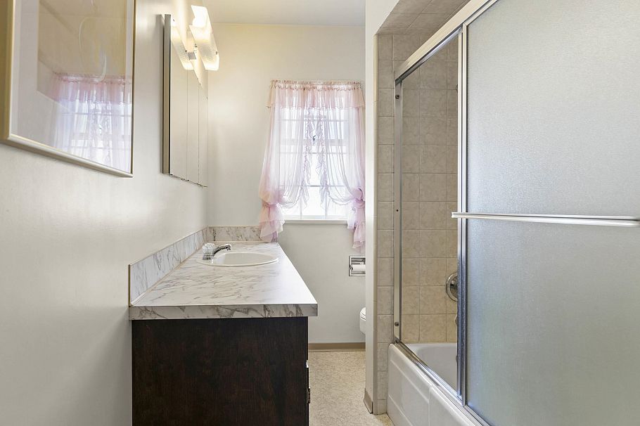 2015 W 13th Avenue Vancouver, BC - 9