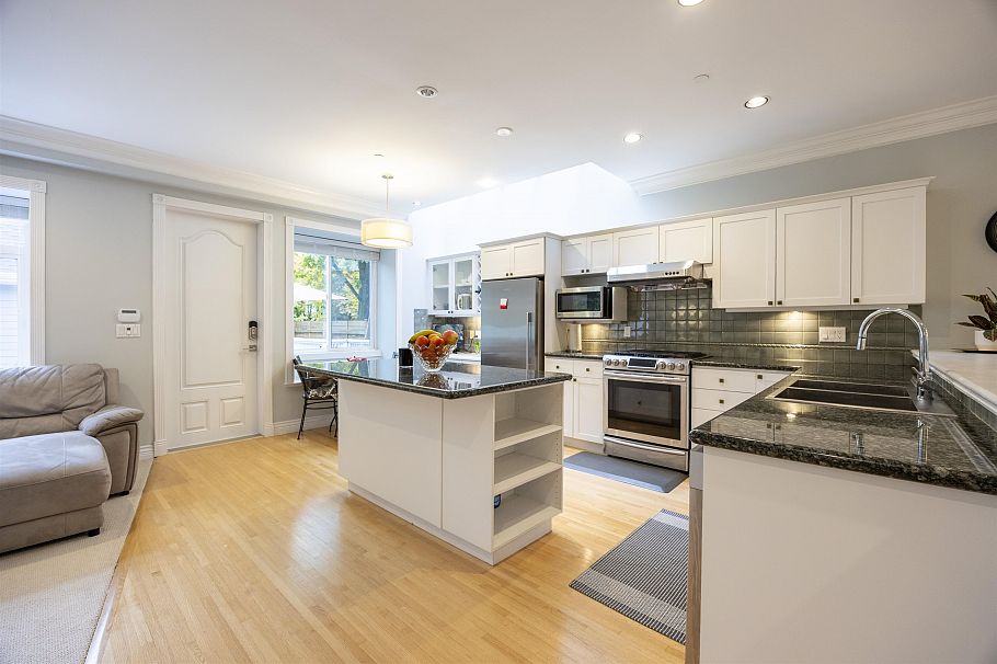 4203 W 14th Avenue Vancouver, BC - 10