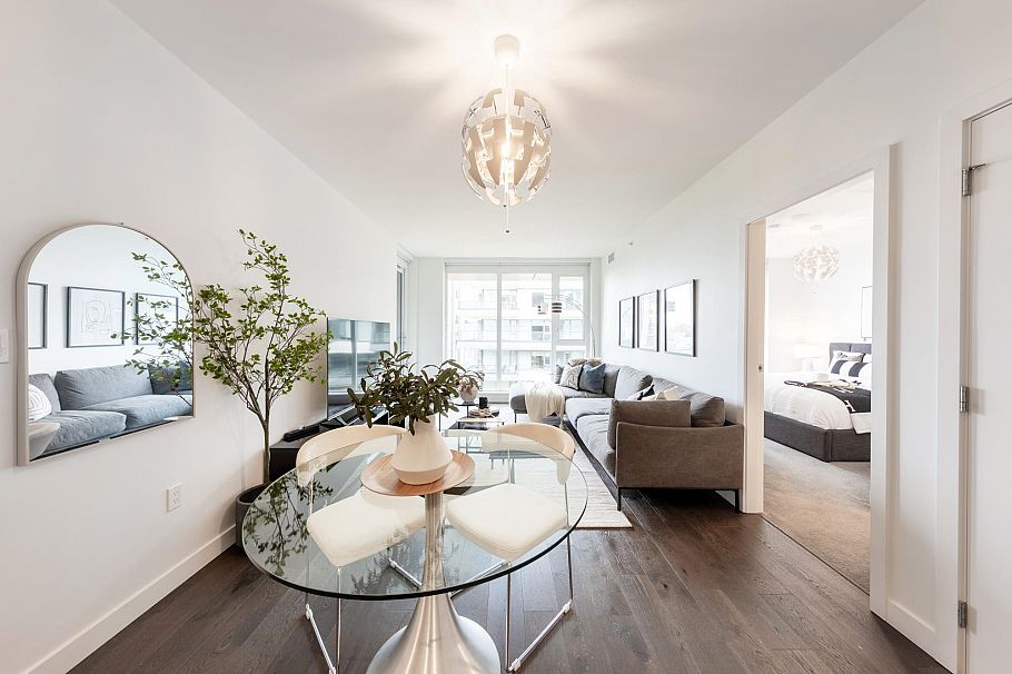 902 3331 No. 3 Road Richmond, BC - 2