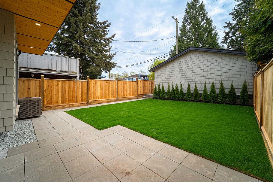 968 W 17th Avenue Vancouver, BC - 35