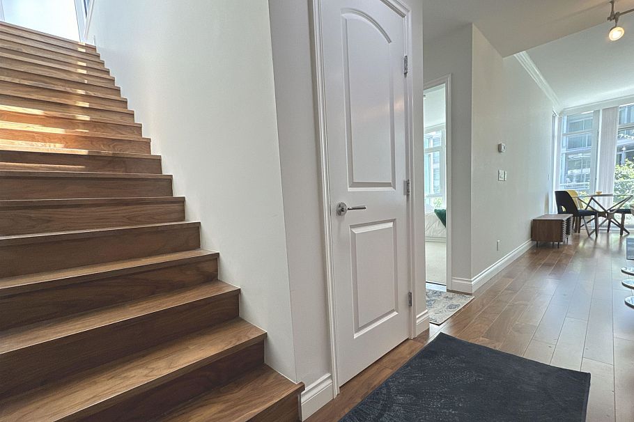 202 185 Victory Ship Way North Vancouver, BC - 18