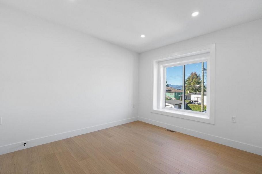 2 2447 E 41st Avenue Vancouver, BC - 28