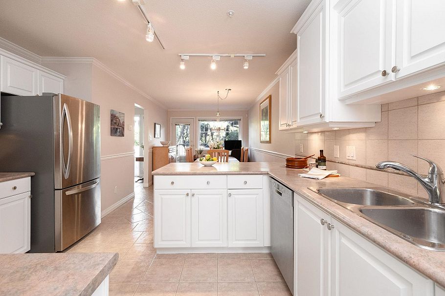 651 St. Andrews Avenue North Vancouver, BC - 13