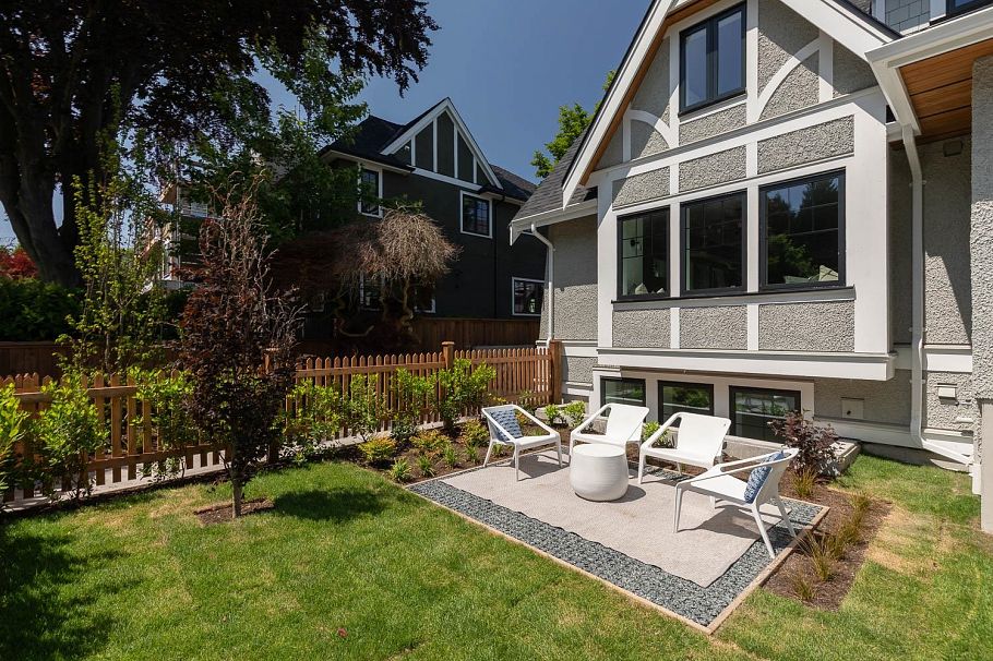 1141 W 33rd Avenue Vancouver, BC - 33