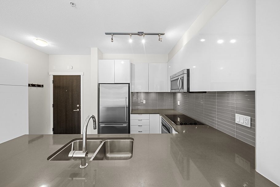 101 2665 Mountain Highway North Vancouver, BC - 24