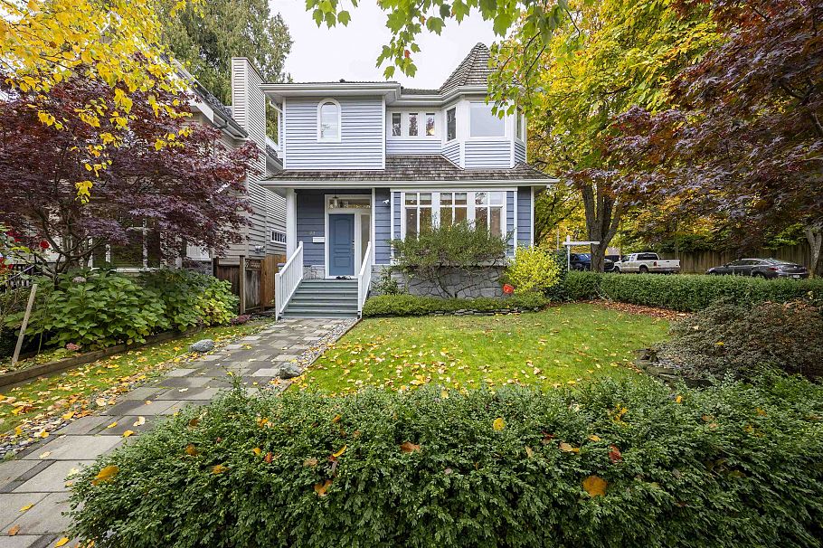 4203 W 14th Avenue Vancouver, BC - 1