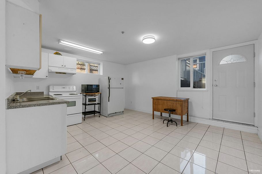 3311 E 44th Avenue Vancouver, BC - 14