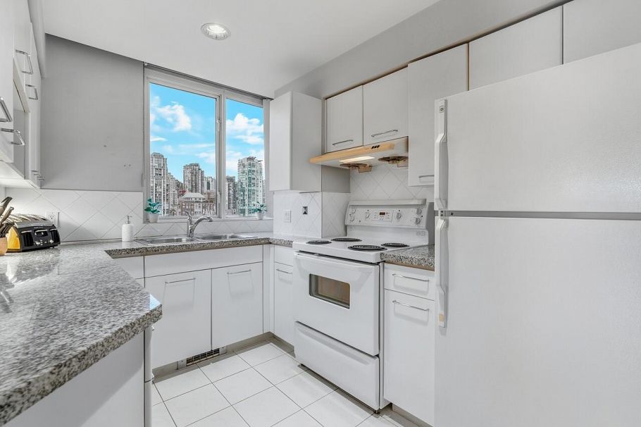 18C 139 Drake Street Vancouver, BC - 11