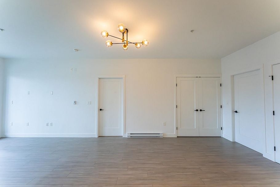 202 2408 Grant Street Vancouver, BC - 7