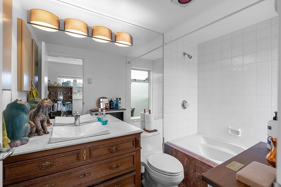 1596 Island Park Walk Vancouver, BC - 14