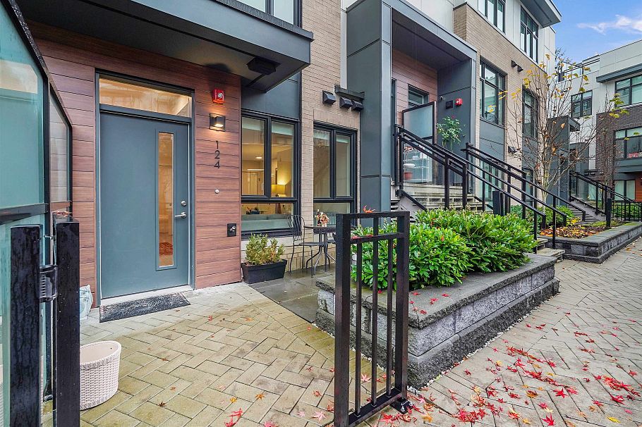 124 2035 Glenaire Drive North Vancouver, BC - 2