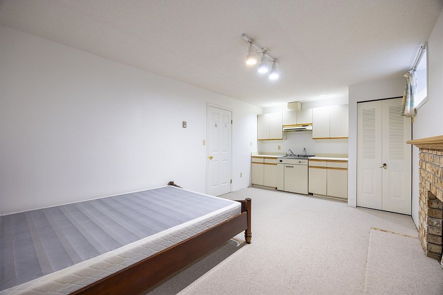 2063 W 47th Avenue Vancouver, BC - 36