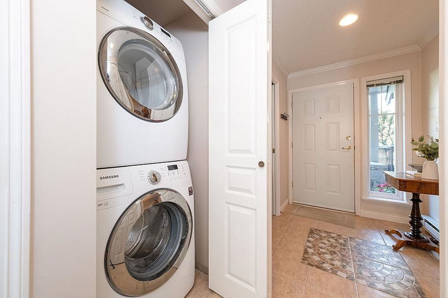 651 St. Andrews Avenue North Vancouver, BC - 26