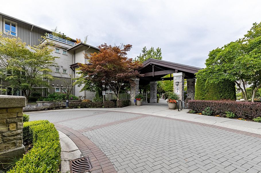 301 560 Raven Woods Drive North Vancouver, BC - 39