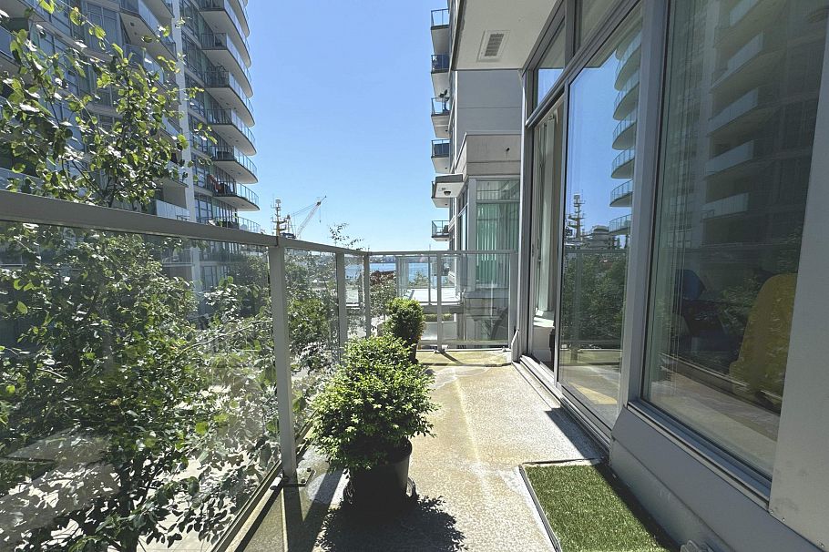 202 185 Victory Ship Way North Vancouver, BC - 20