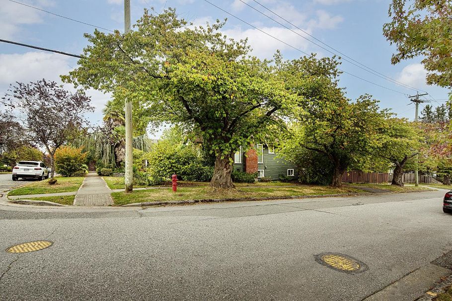 96 W 40th Avenue Vancouver, BC - 25