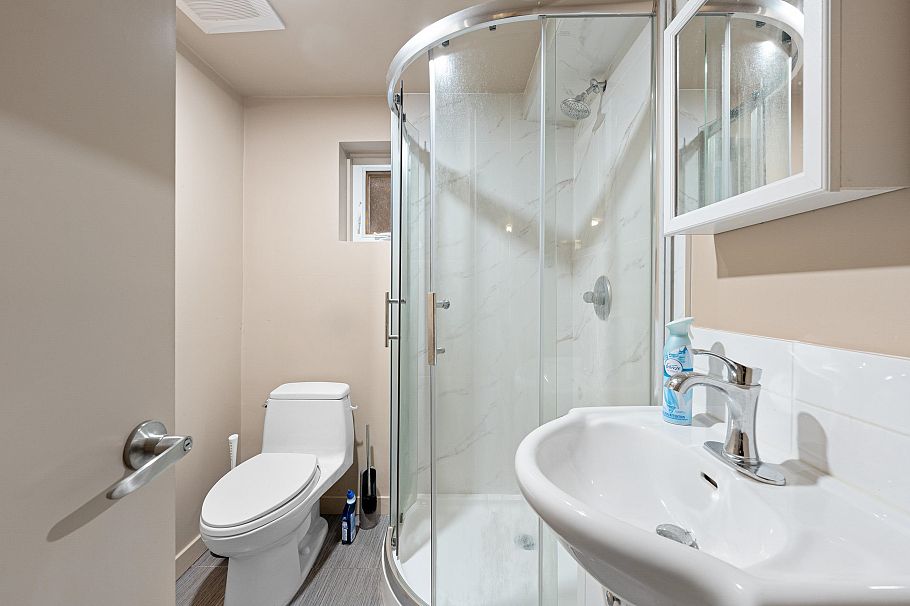 3535 W 47th Avenue Vancouver, BC - 33