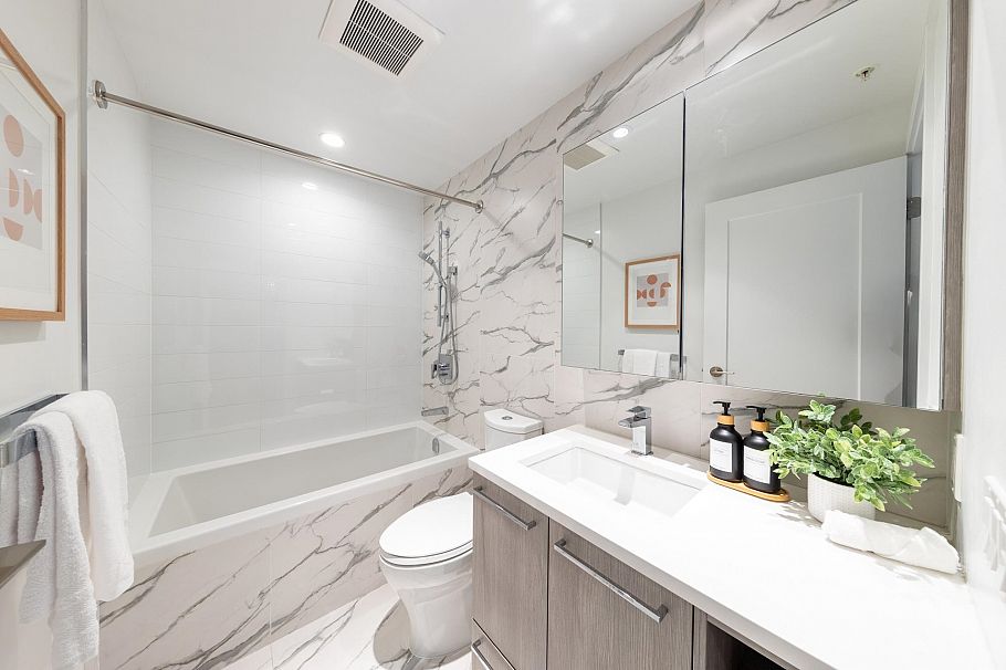 902 3331 No. 3 Road Richmond, BC - 17