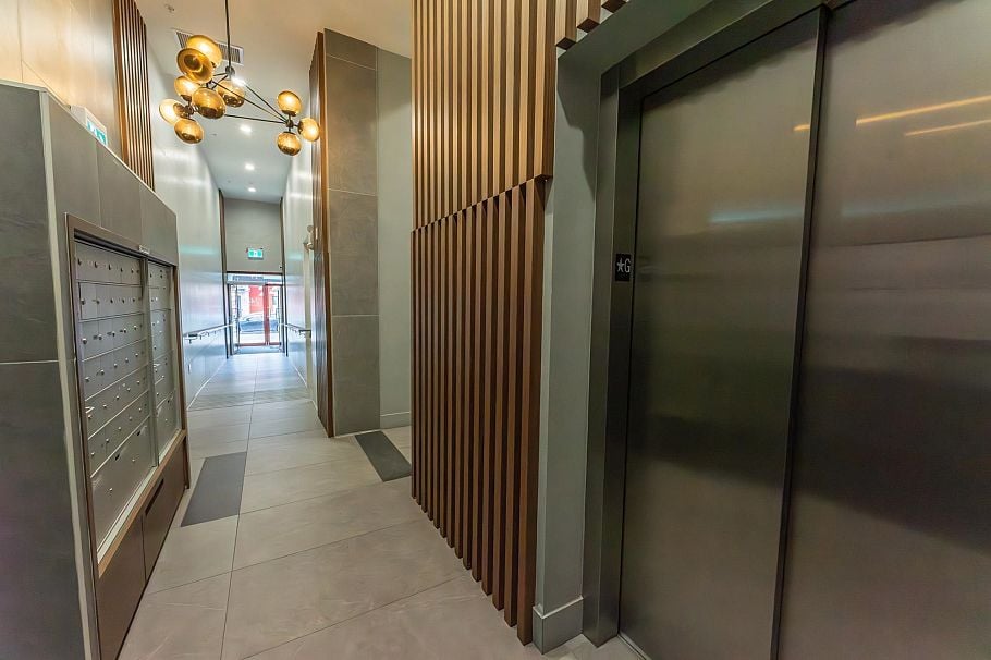 202 2408 Grant Street Vancouver, BC - 21