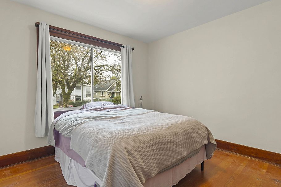 3056 W 6th Avenue Vancouver, BC - 17