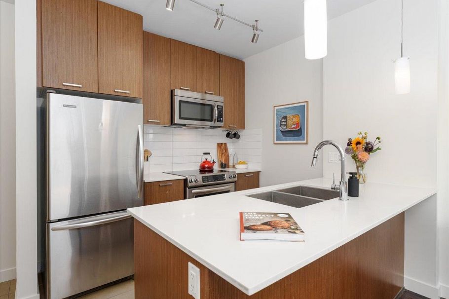 601 2321 Scotia Street Vancouver, BC - 3