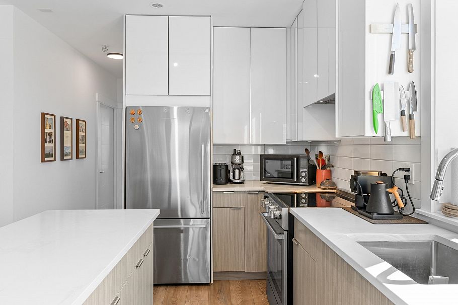 2286 E 33rd Avenue Vancouver, BC - 4