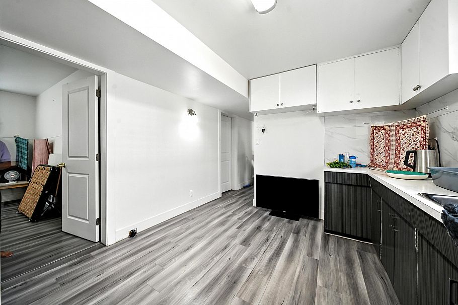 2545 E 43rd Avenue Vancouver, BC - 31