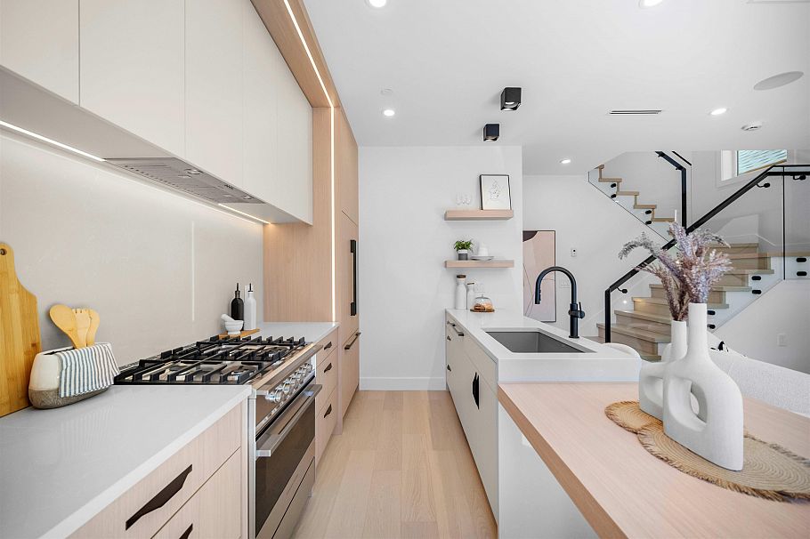 1 5033 Prince Albert Street Vancouver, BC - 4