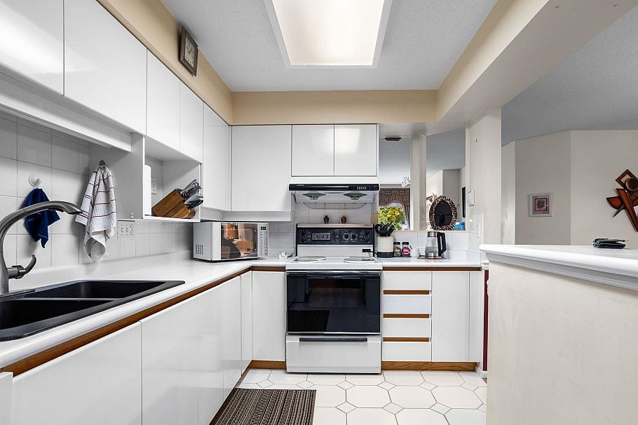 301 106 W Kings Road North Vancouver, BC - 7