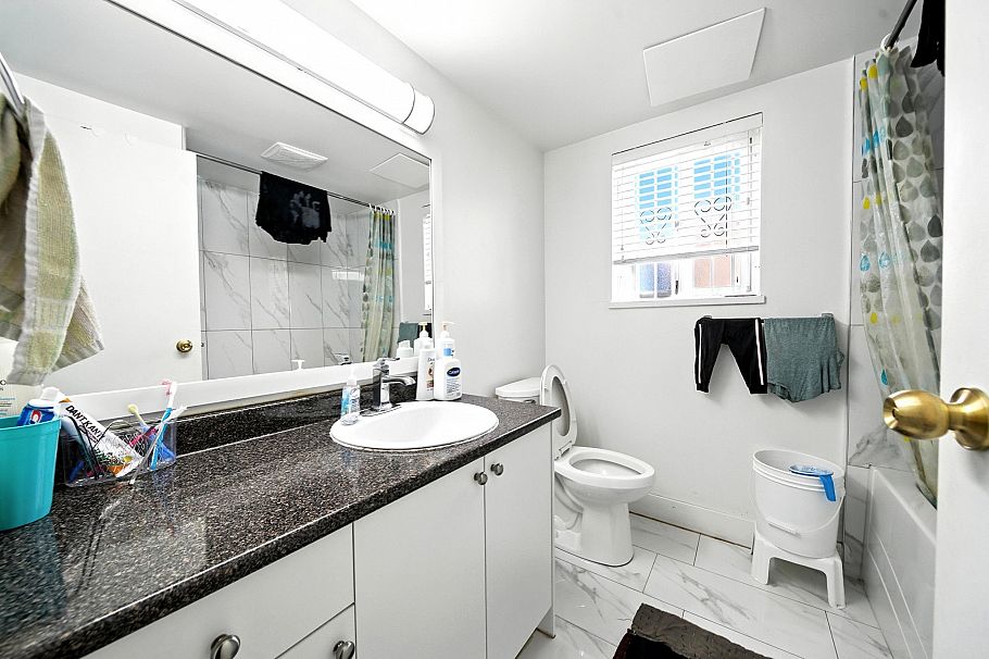 2545 E 43rd Avenue Vancouver, BC - 29