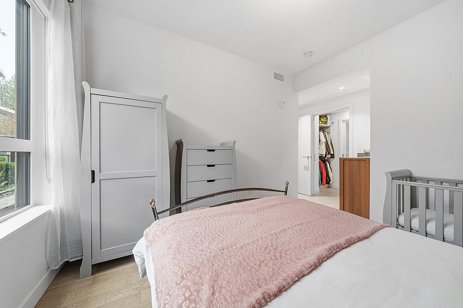 201 3220 Connaught Crescent North Vancouver, BC - 9