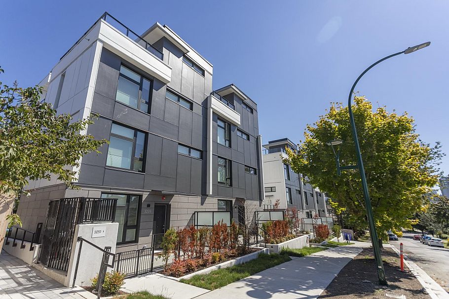 3249 Clive Avenue Vancouver, BC - 1