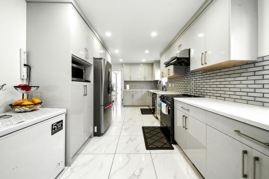 2545 E 43rd Avenue Vancouver, BC - 16