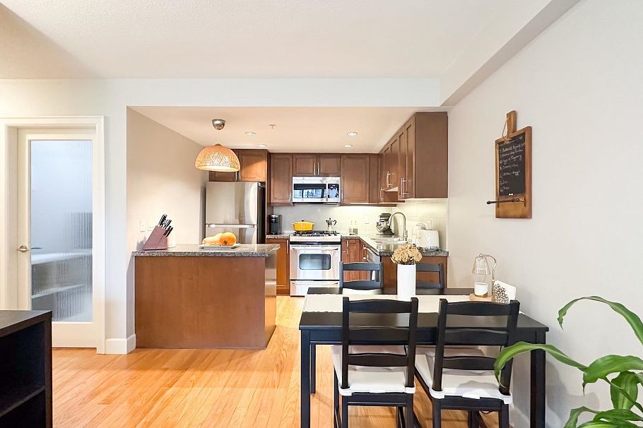 411 3811 Hastings Street Burnaby, BC - 9