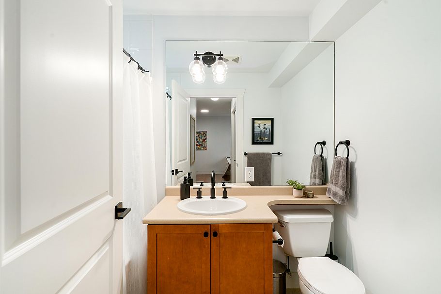 2460 Sasamat Street Vancouver, BC - 21