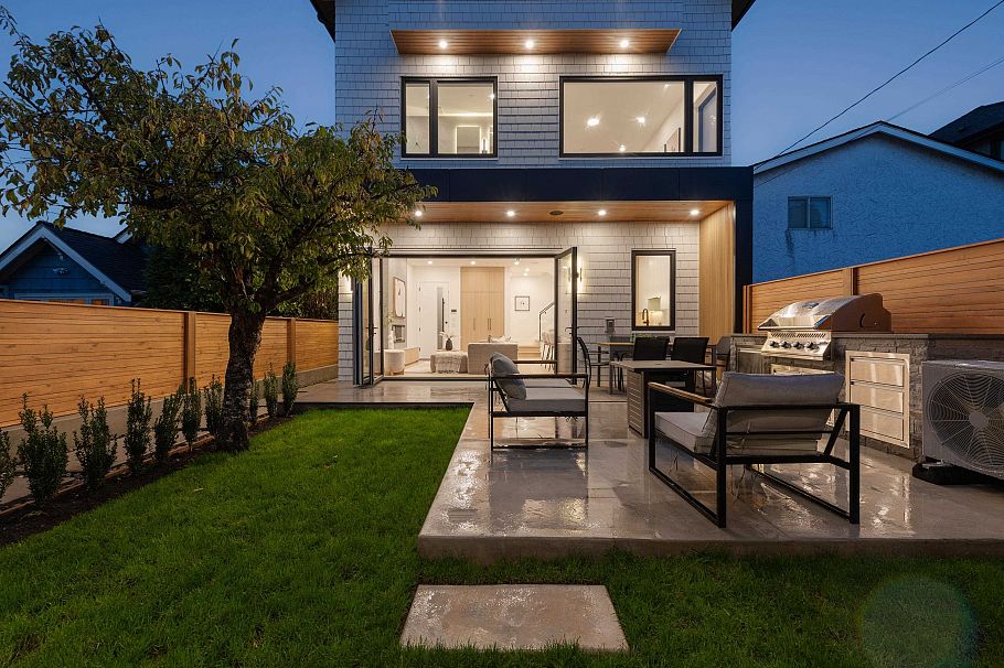 2 312 E 37th Avenue Vancouver, BC - 1