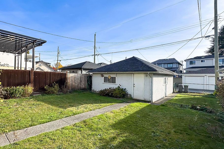 3140 E 52nd Avenue Vancouver, BC - 24
