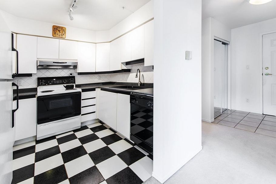 206 1085 W 17th Street North Vancouver, BC - 10