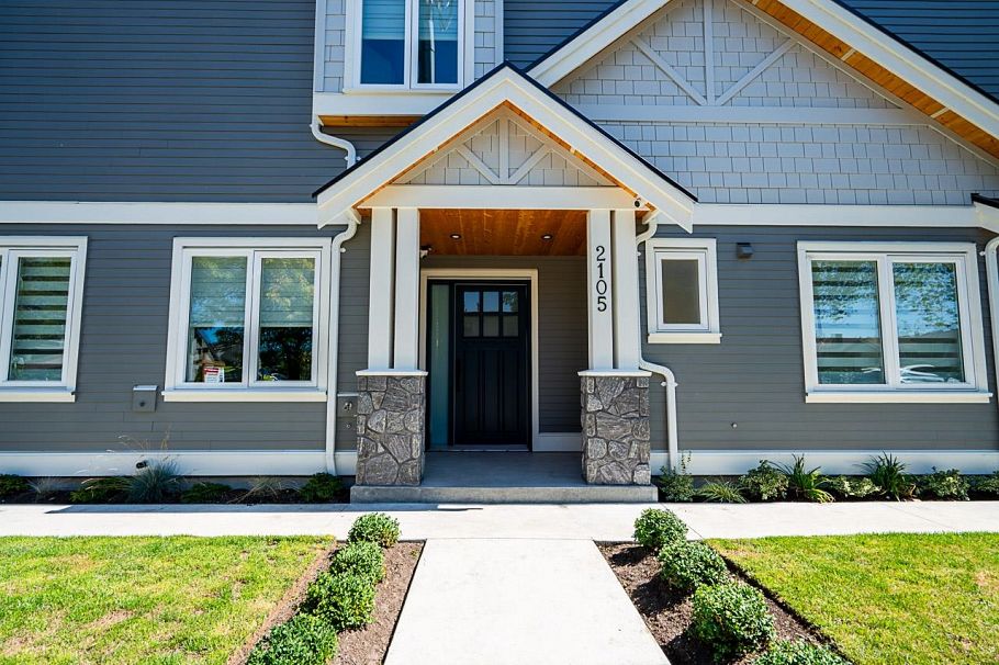 2105 E 33rd Avenue Vancouver, BC - 1