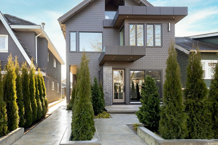 2380 E 5th Avenue Vancouver, BC - 1