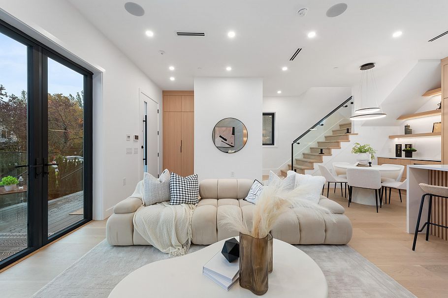 1 312 E 37 Avenue Vancouver, BC - 7